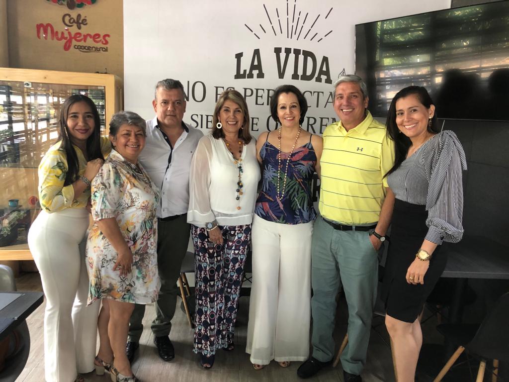 De la celebración fueron participes Mildred Falquez, Nelson Rojas, Patricia Sánchez; Rectora UCC – Campus Neiva; Martha Lucía Monsalve, Henry Rubiano y Nely Escobar.
